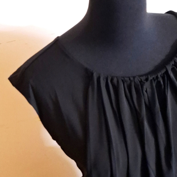 NEW! Black Cap Sleeve Bubble-Hem Dress - FLOWY & PLEATED - Picture 3 of 10